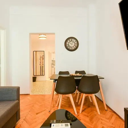 Center Comfortable Apartment *